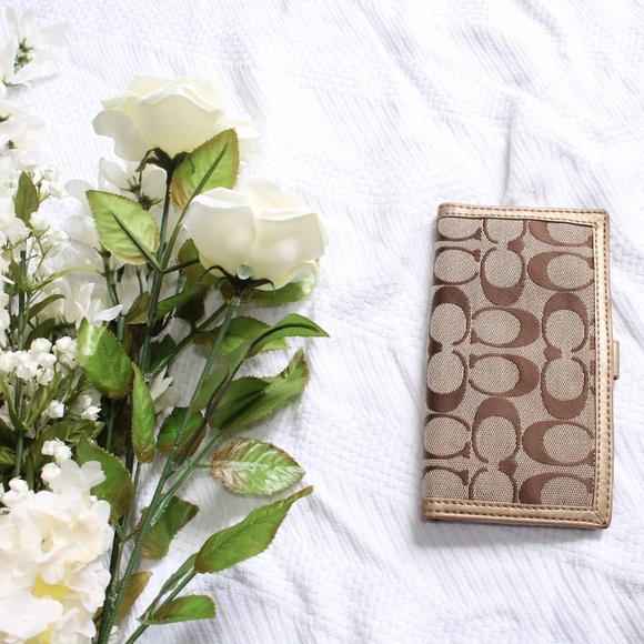Coach Handbags - ⬇️$29 Coach Monogrammed & Gold Checkbook Cover